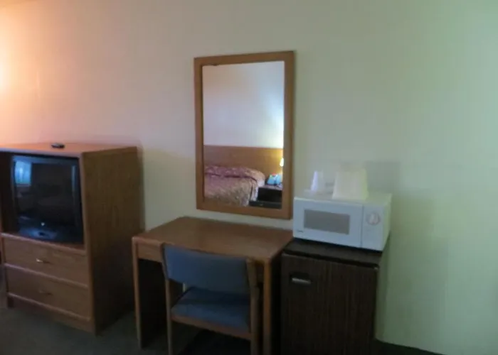 Hollywood & Suites Gurnee