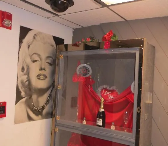 Hotel Hollywood & Suites