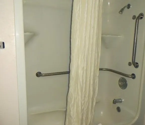 Hollywood & Suites Hotel