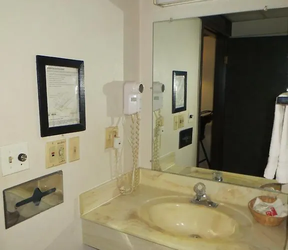 Hollywood & Suites Hotel 2*